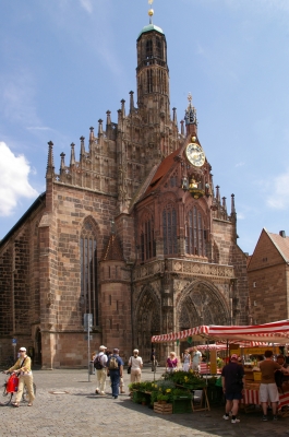 Frauenkirche am Hauptmarkt in Nürnberg