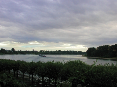 Der Rhein am Abend