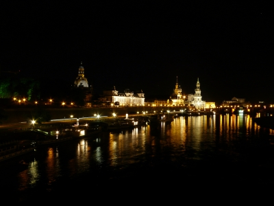 Terrassenufer in Dresden bei Nacht