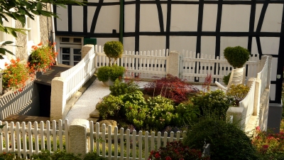 Mini-Vorgarten eines Fachwerkhauses