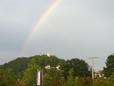 Regenbogen über der Burg Falkenstein