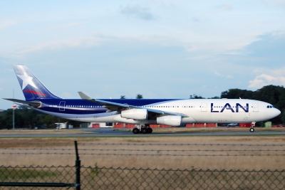 Airbus A340-313X - LAN Chile - CC-CQG
