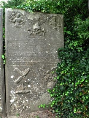 Grabplatte der alten Seefahrer/ Piraten von Amrum