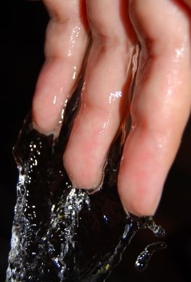 Hand und Wasser