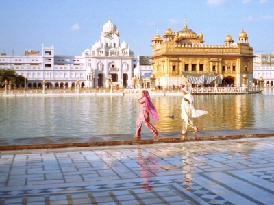 Der Goldene Tempel in Amritsar ( Indien )