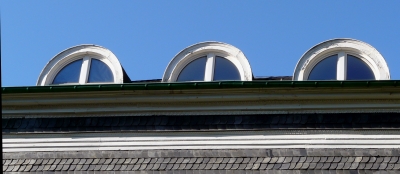 drei runde Dachfenster