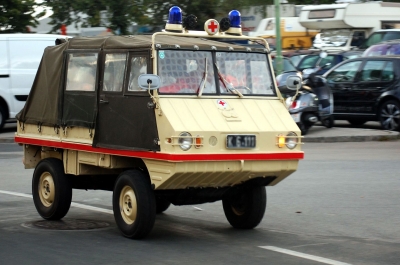 Geländegängiges Fahrzeug des Roten Kreuzes