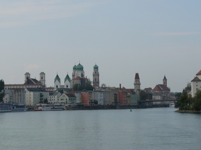 Passauer Dom vom Wasser aus
