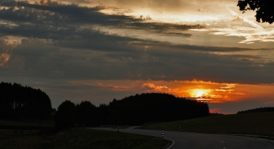 Sonnenuntergang_Landstraße