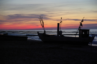 Sonnenuntergang mit Fischerboot