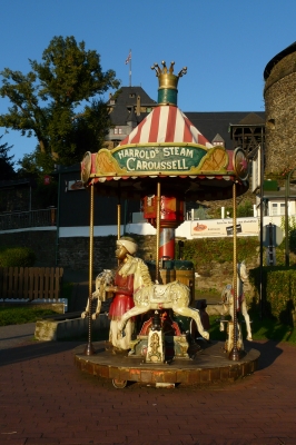 Altes Kinderkarussel im Abendlicht #4