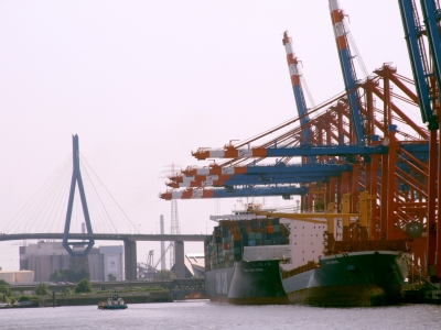 Containerhafen mit Köhlbrandbrücke