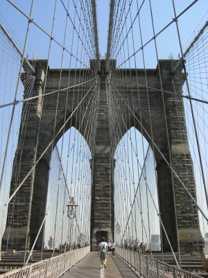 Im Netz der Brooklyn Bridge