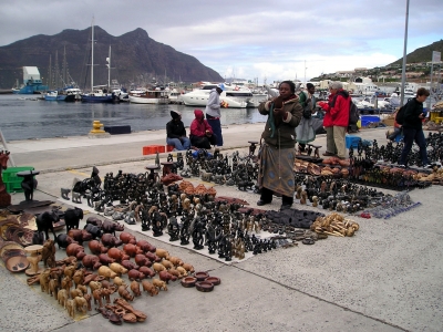 Souveniermarkt am Hafen der Holzbucht