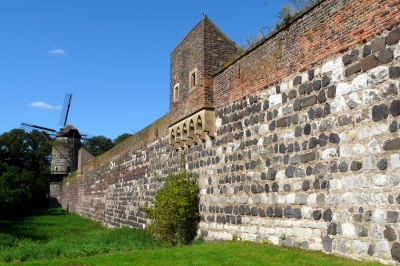 mittelalterliche Stadtmauer zu Zons am Rhein #2