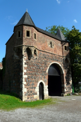 mittelalterliches Stadttor zu Zons am Rhein