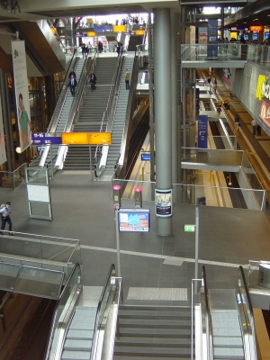 Blick in die Ebenen des neuen Berliner Hauptbahnhofs
