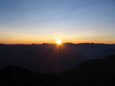 Südtirol: Sonnenaufgang über den Dolomiten