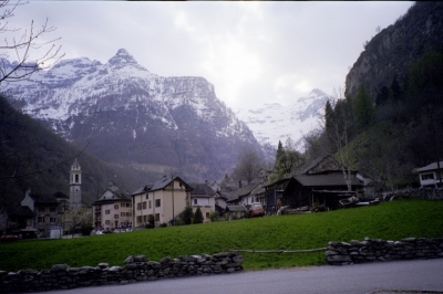 Dorf im Tessin