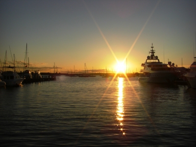 Yacht im Sonnenuntergang