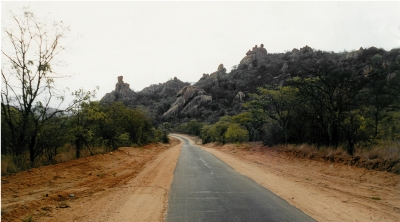 Straße in den Matopo Nationalpark