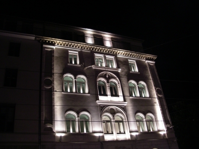 Gebäude bei Nacht