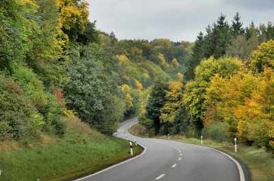 Kurven im Herbst