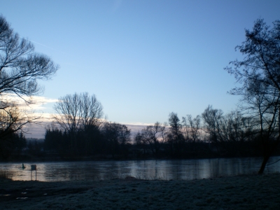 Morgenstille am Fluss