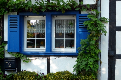 romantisches Fenster zu Kommern im Rheinland