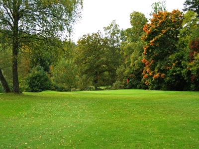 Golfplatz im Herbst
