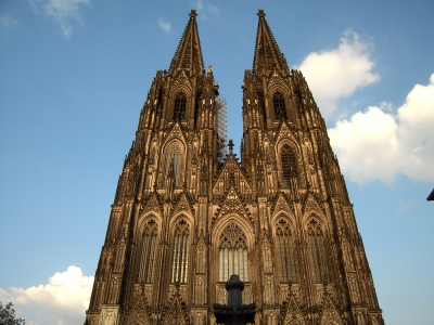 Kölner Dom (von der Morgensonne in Gold getaucht)