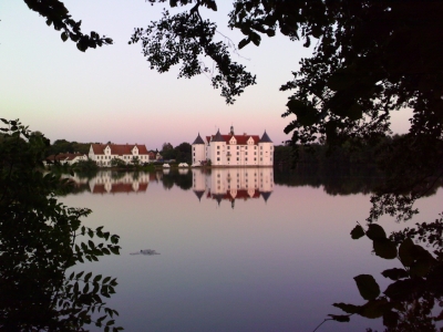 Wasserschloss Glücksburg in Abendstimmung