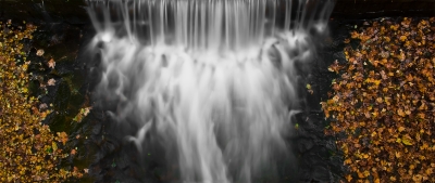 Wasserlauf im Herbst