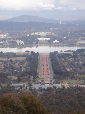 Landachse durch Canberra