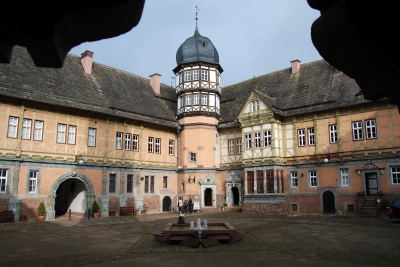 Schloss Bevern im Herbst 1