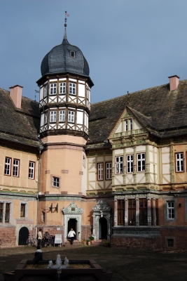 Schloss Bevern im Herbst 2