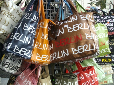Da hängen Taschen in Berlin