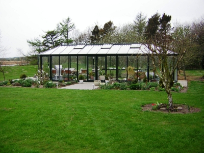Bentes Gartenhaus
