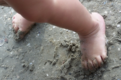 kinderfüsse im Sand