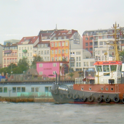 Hamburger Hafen durch die Scheibe