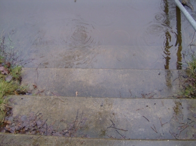 Treppe unter Wasser