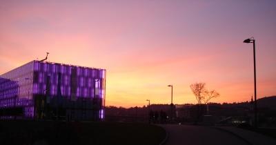 Lentos Kunstmuseum im Abendrot