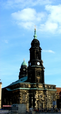 die Kreuzkirche mit Rathausturm in Dresden