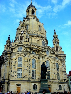 Martin Luther vor der Frauenkirche in Dresden