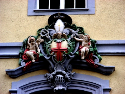 Wappen am Münsterplatz in Freiburg