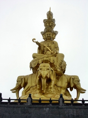 China - Emei Shan - Bodhisattva Samantabhadra auf seinem dreiköpfigen Elefant