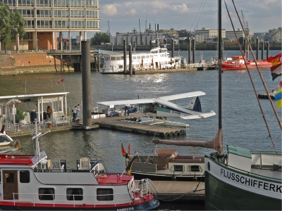 Wasserflugzeug im Hamburger Hafen