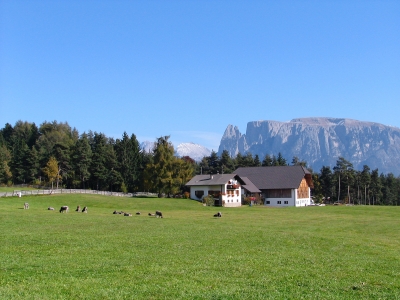 Südtirol: Bauernhof mit Schlern
