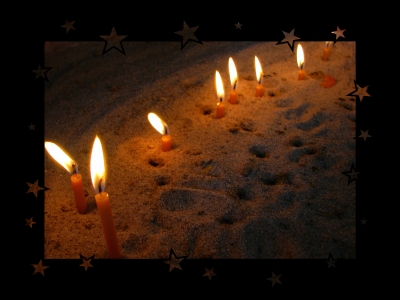 Kerzen im Sand
