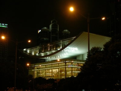 China - Shanghai - Stadtansichten bei Nacht 5 - Opernhaus